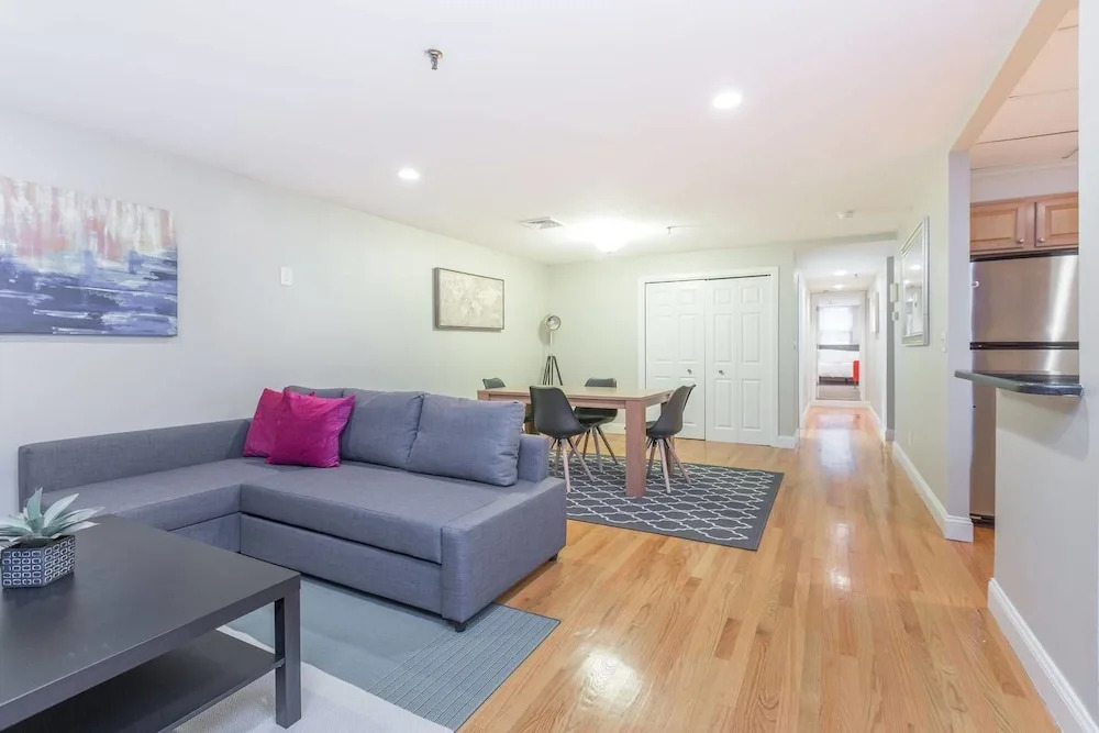 Huge 2br/2ba in the Heart of Back Bay by Domio