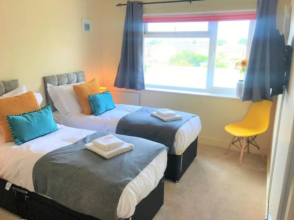 Toronto Apartment in Seaside Town with Parking