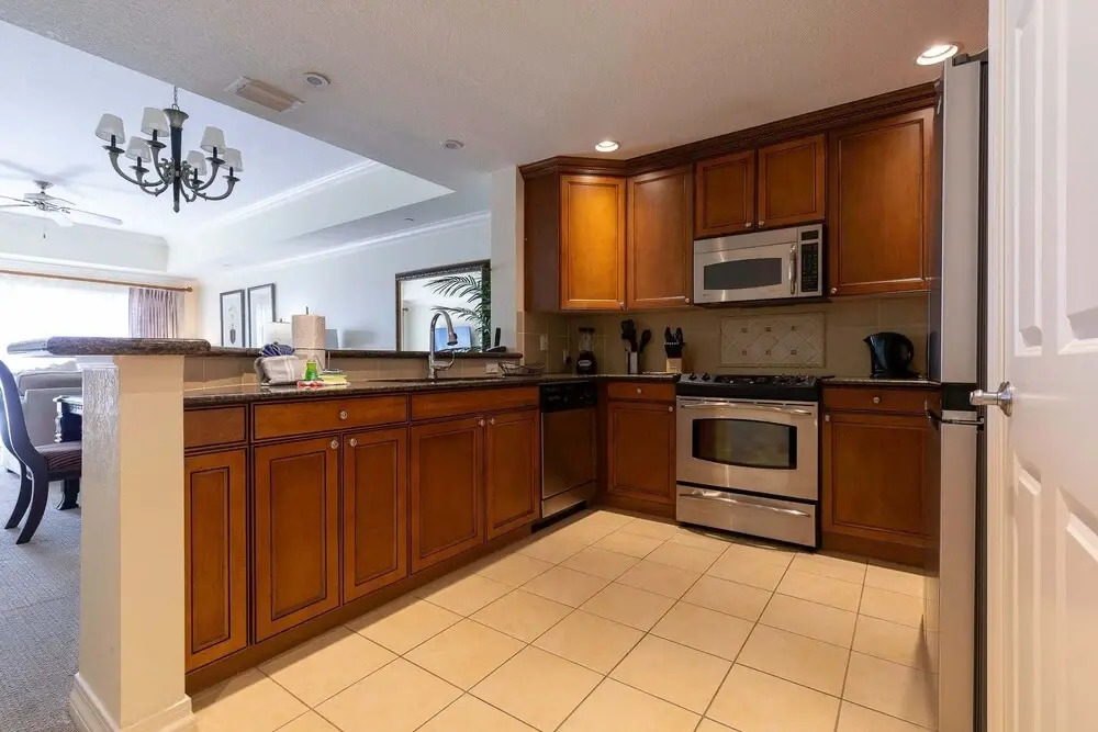 3BR Family Apartment for 8 Peaceful Residential Retreat