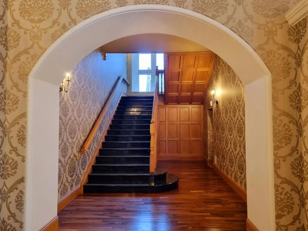 DOLLARBEG CASTLE - The Tower - Luxury Apartment