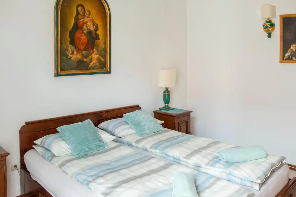 8 Small and cozy Suite