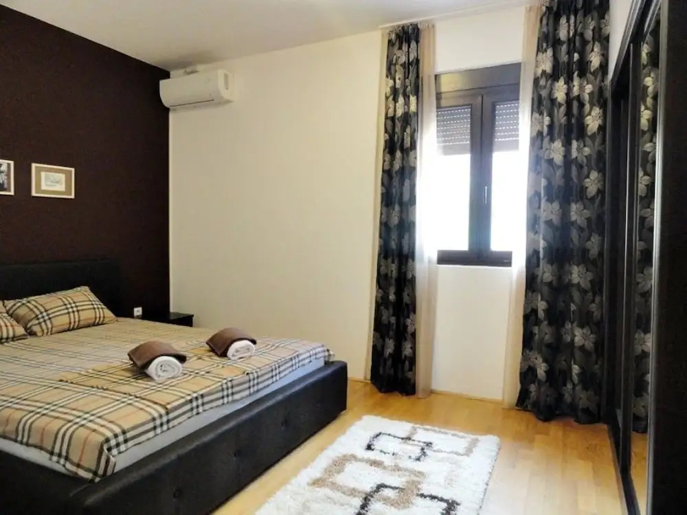 Center Budva Holiday Home