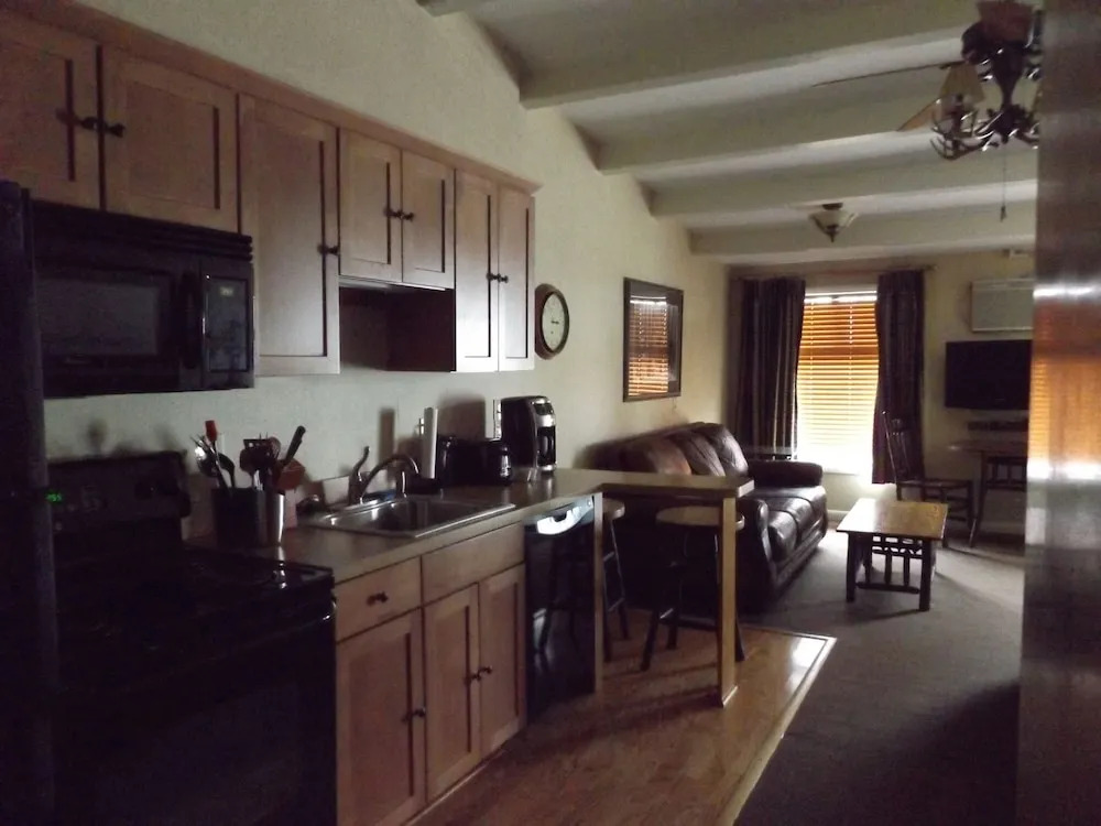 Windjammer Lodge