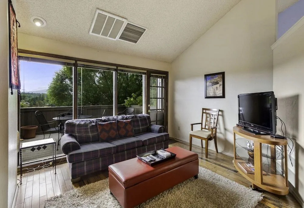 Country Club Condo