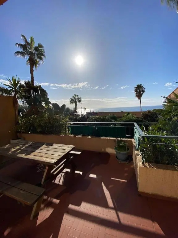 F2 cosy tout confort, vue mer à 100m des plages