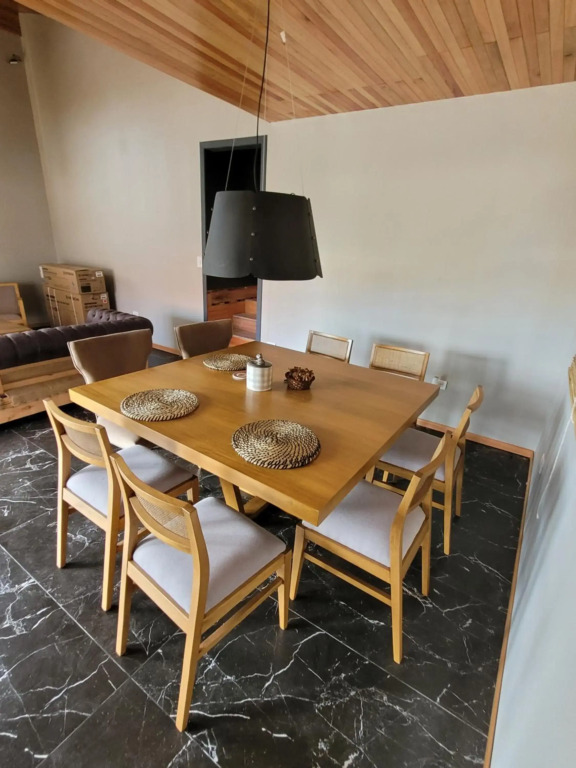 al pie de las sierras en villa del lago