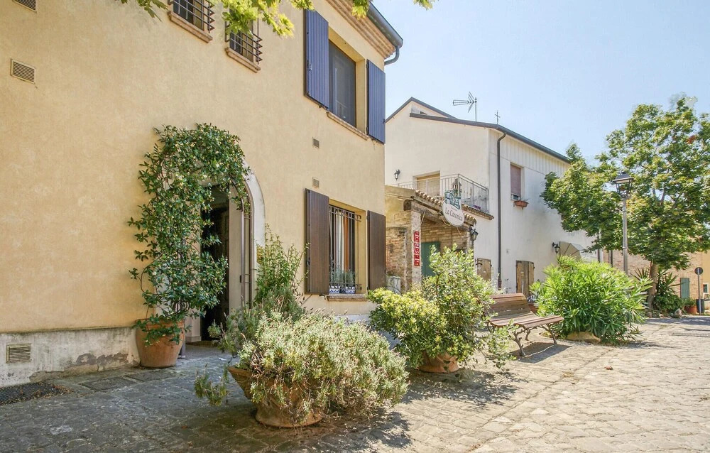 Amazing Apartment in Casteldimezzo With 1 Bedrooms