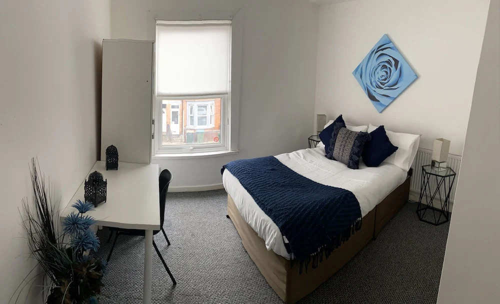 Modern 3-bed, 4 Bath House in Coventry City Centre