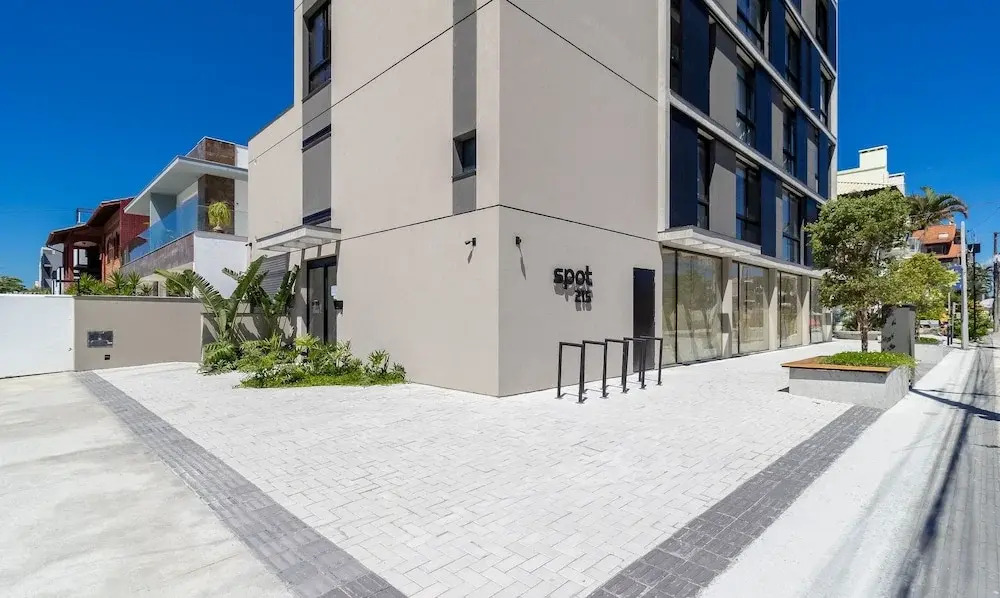 Studios in Building With Swimming Pool in Jurere - SOT