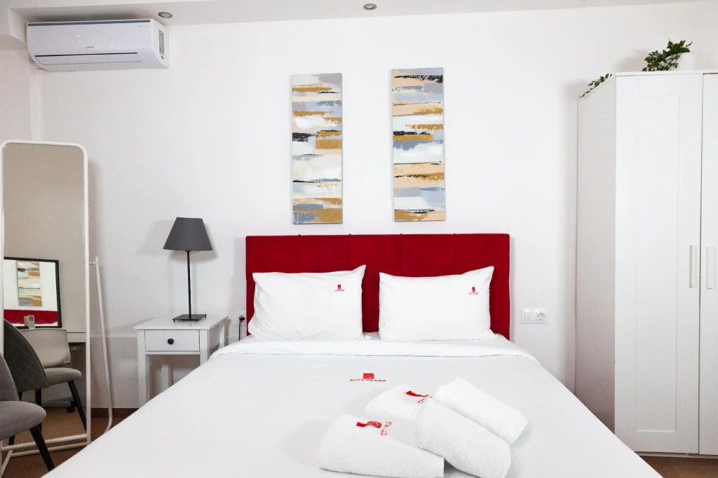 City Plaza Apartments & Rooms