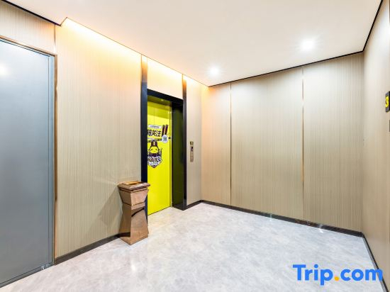IU Hotel (Baodingxiong County)