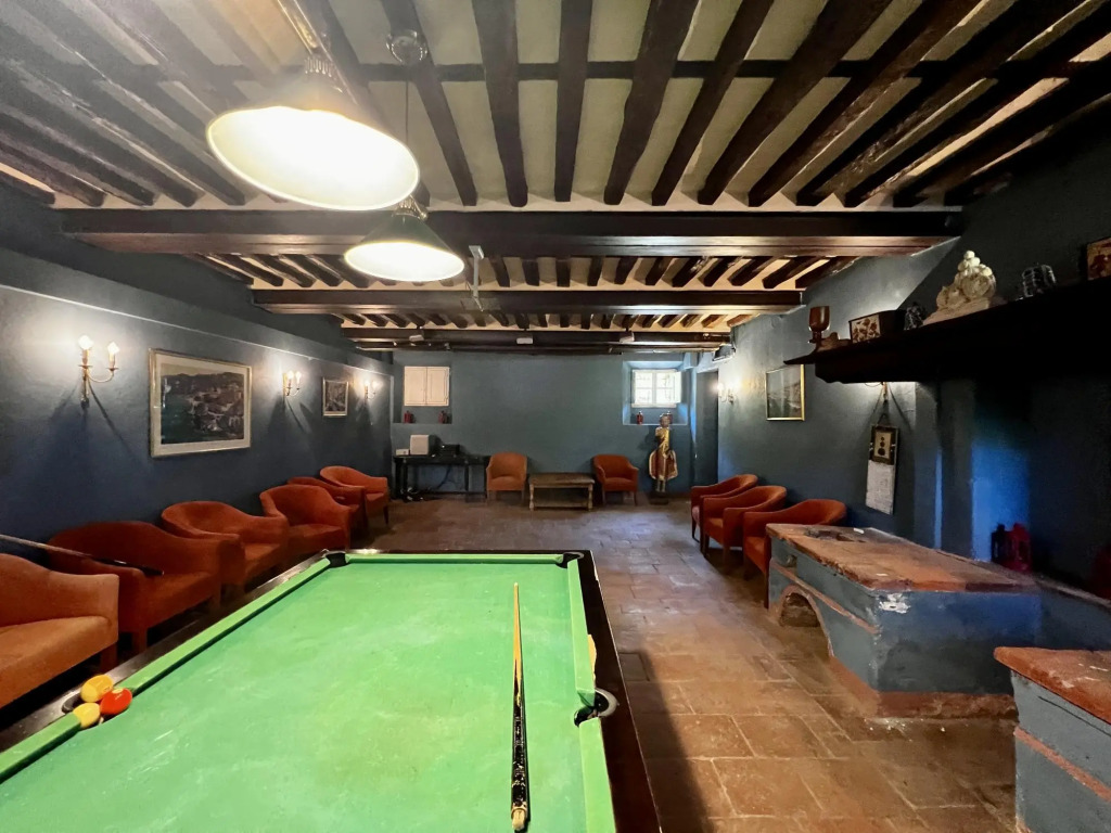 Villa Michaela, New Listing! Spacious Villa, exclusive venue with Pool, Chapel and Tennis courts