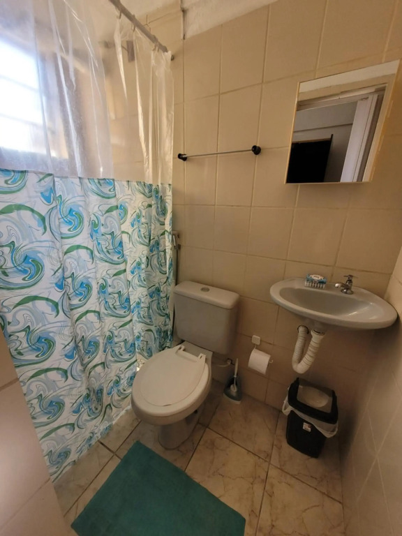 Ótimo Quarto e Sala mobiliado em itapoa.