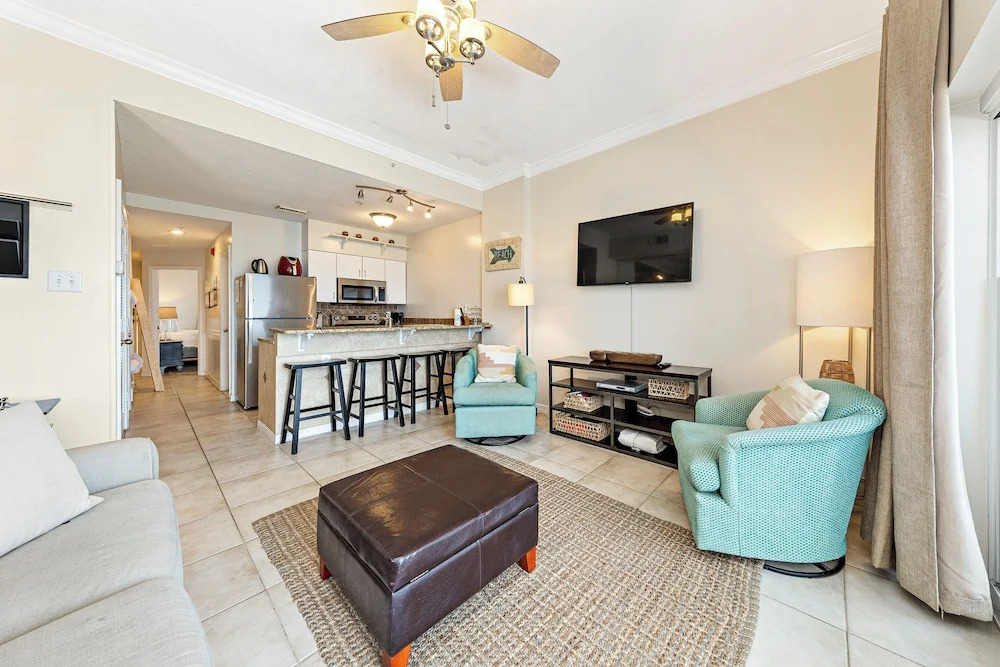 Royal Palms 1303