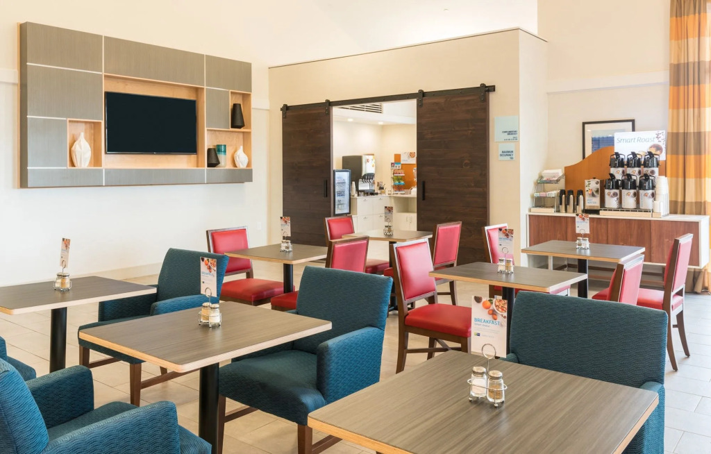Holiday Inn Express & Suites Springfield by IHG