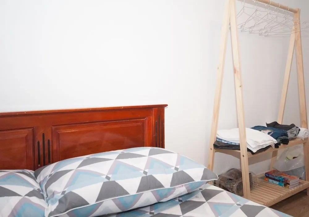 The Prince of Whales Hostel & Bar