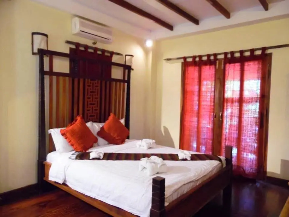 Chaluenxay Villa
