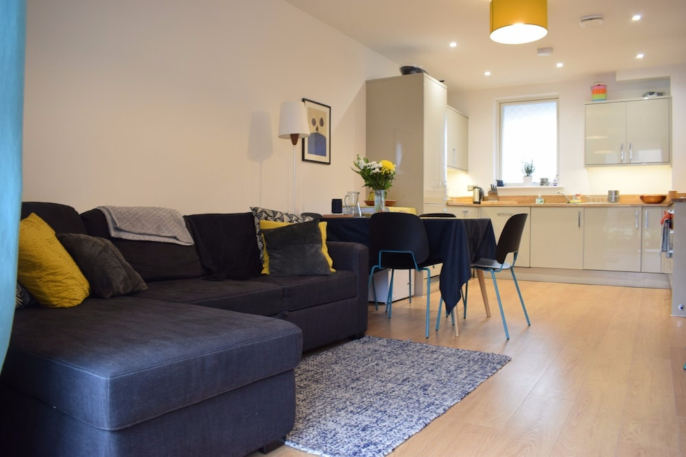 South London 1 Bed Flat with Balcony