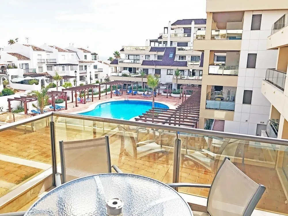 Apartment Marina del Castillo pool view
