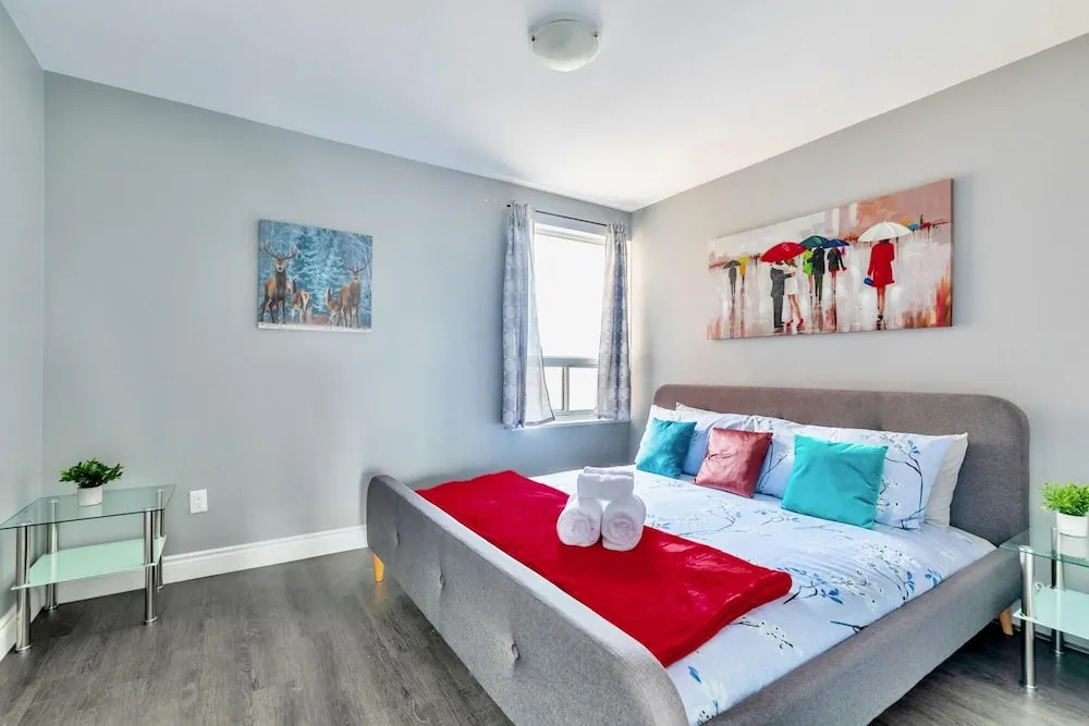 Bright 1BR apt w King bed -close to DT Hamilton