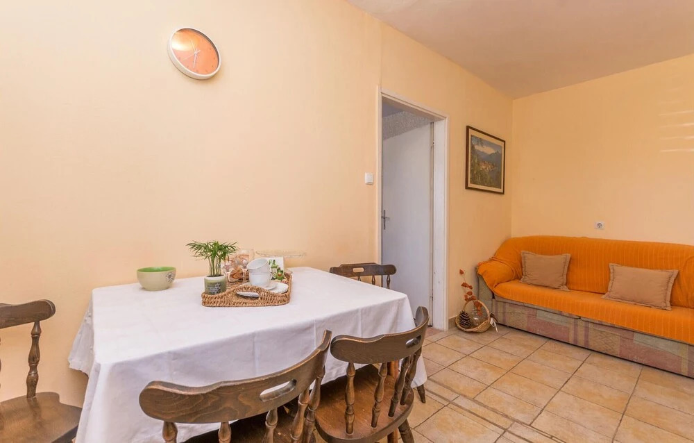 Amazing Apartment in Pakostane With 2 Bedrooms