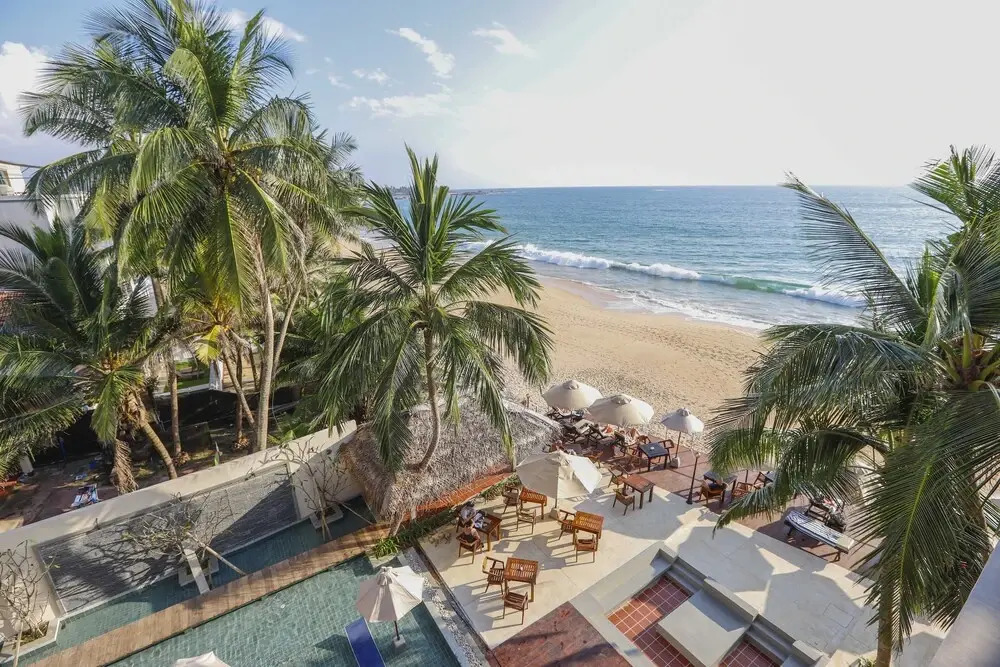 Sapphire Seas Beachfront Hotel