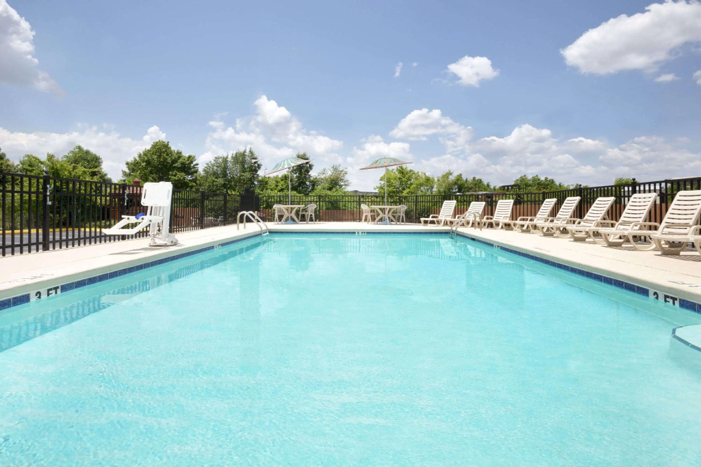 Days Inn by Wyndham Columbus-North Fort Moore