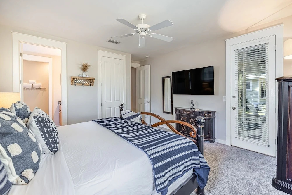 1364 Laurel Grove 3 Bedroom Home by RedAwning