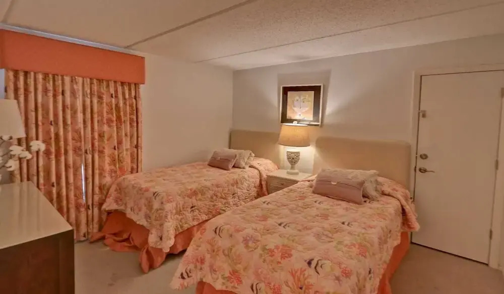 Edgewater 507 Minium 3 Bedroom Condo by RedAwning