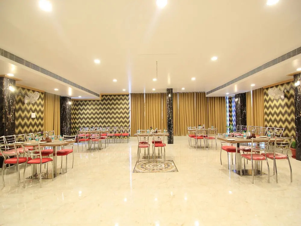 OYO 14570 Hotel Sona Plaza