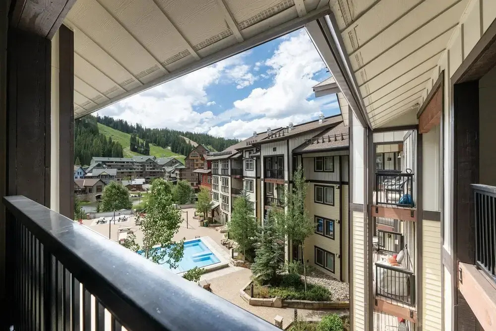 Premium Unit 4663 - One Bedroom w/Full Kitchen - Fraser Crossing/Founders Pointe 1 Condo