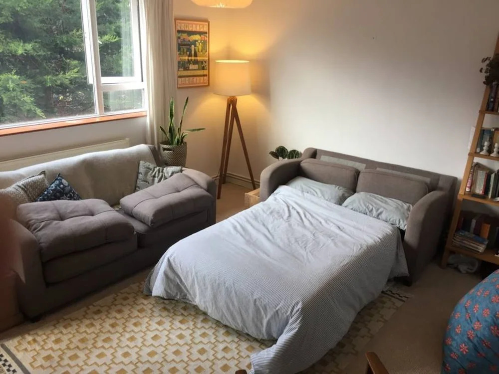Spacious North London Flat With Balcony