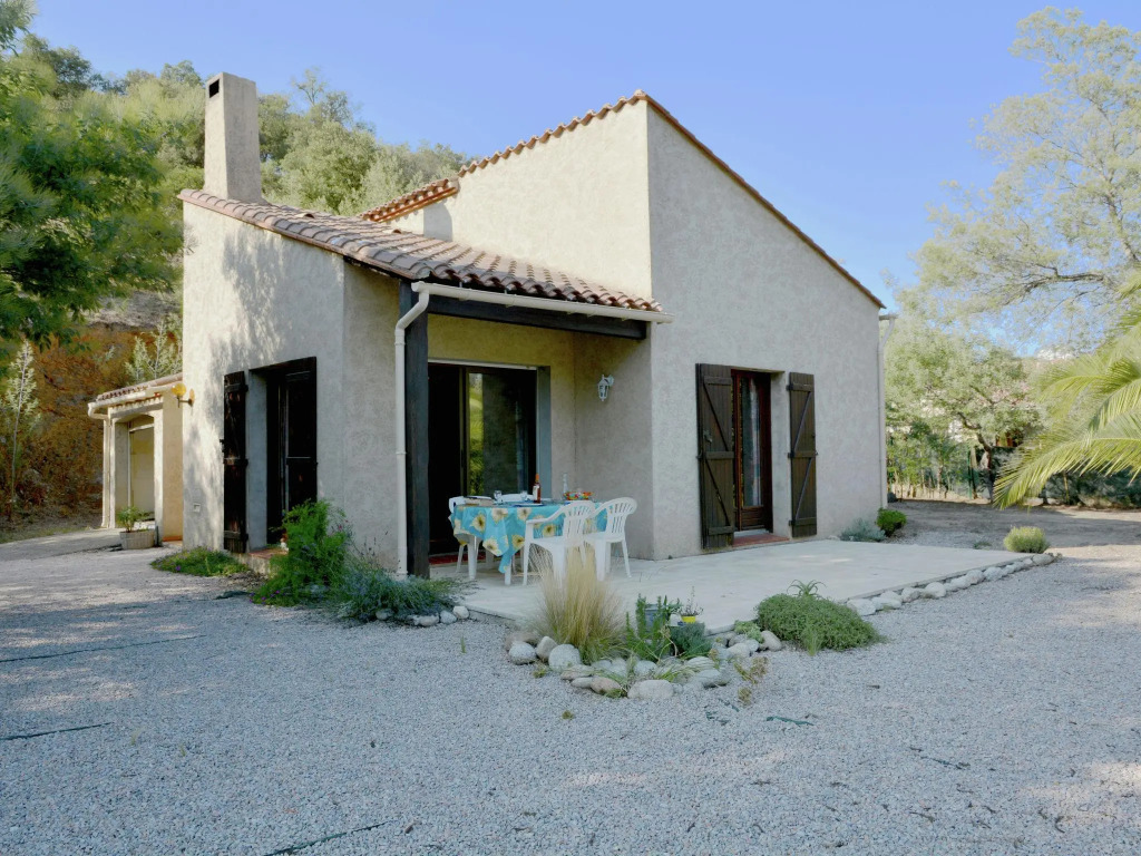 Villa in Le Boulou with Scenic Hilltop Views