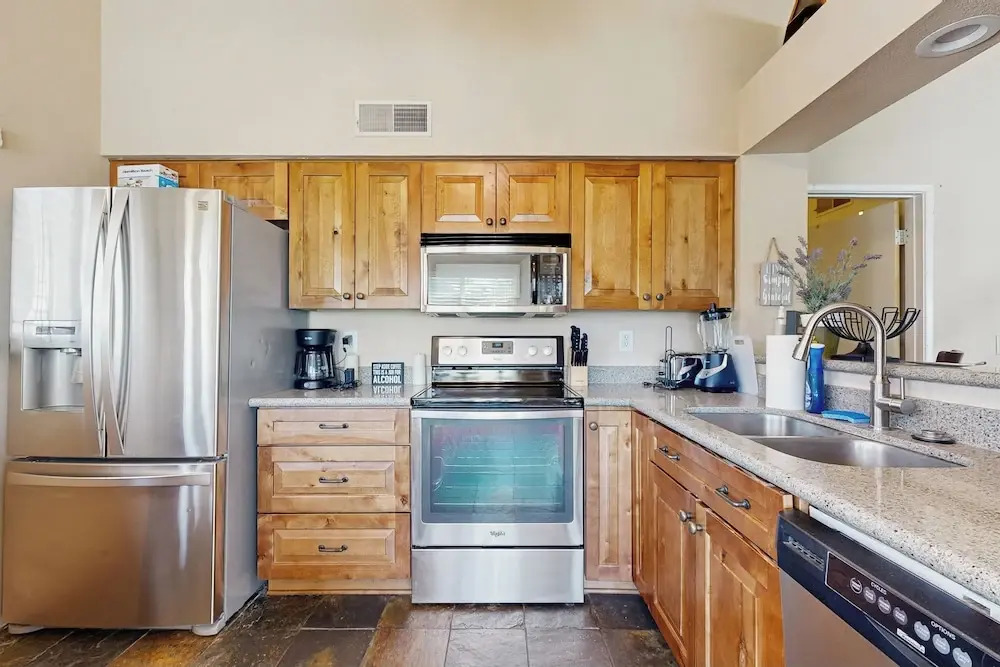 3BR Home w/ Sparkling Pool, Fire Pit