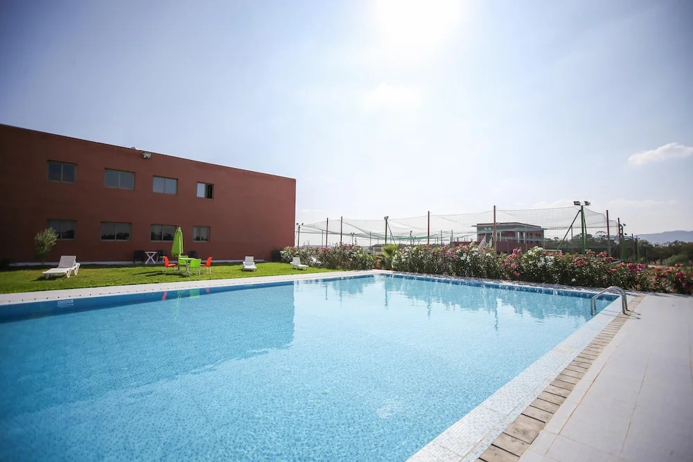 Appartement neuf, entouré de verdure + piscine