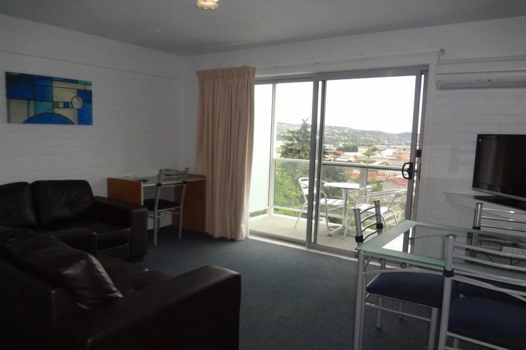 Adina Place Motel Apartments