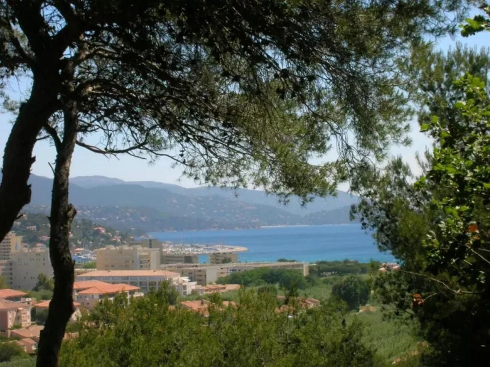 Apartment With 2 Bedrooms in Le Lavandou, With Wonderful sea View, Poo