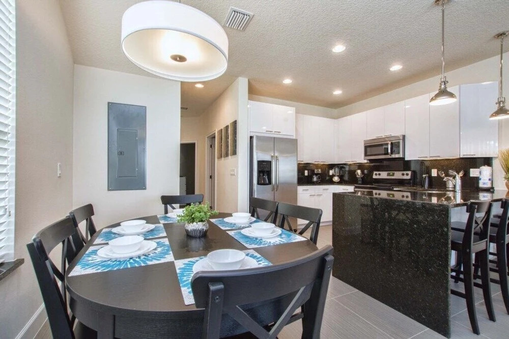 Beautiful House, Private Splash Pool, Balcony Off Master Suite, Free Wifi!!! 3 Bedroom Townhouse by RedAwning
