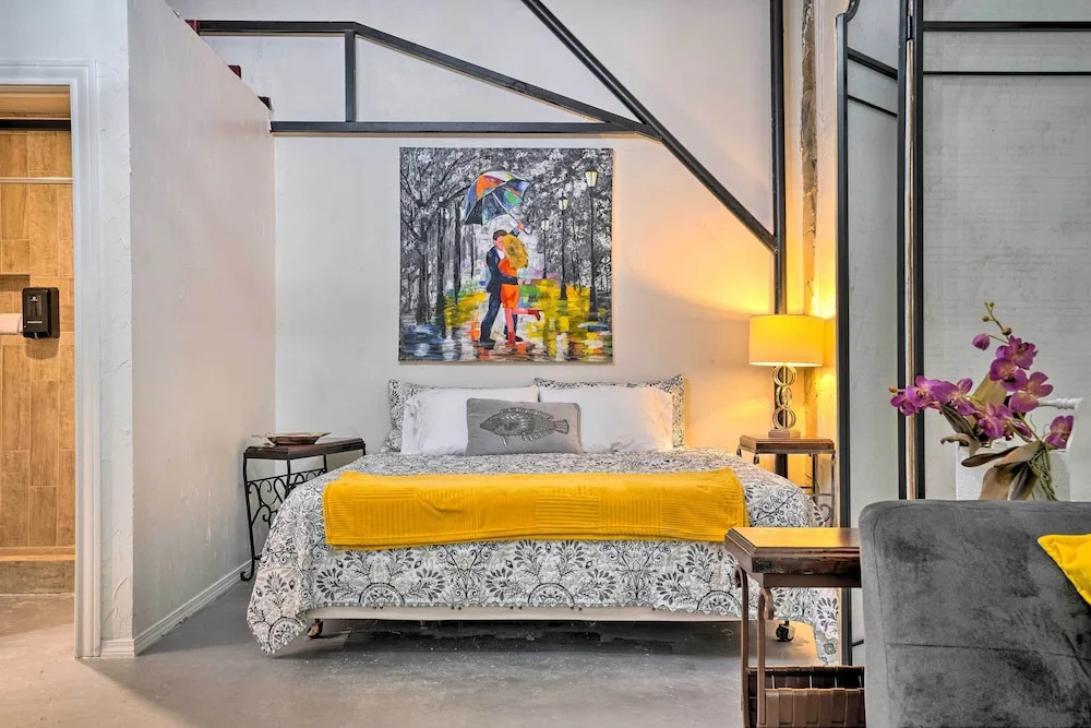 Ideally Located Vacation Rental Studio in Laredo!