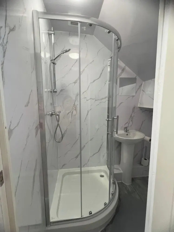 Lodge - Sleeps 10 & Free Parking