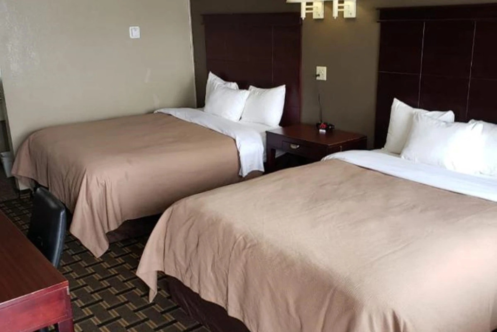 Travelodge by Wyndham Evanston