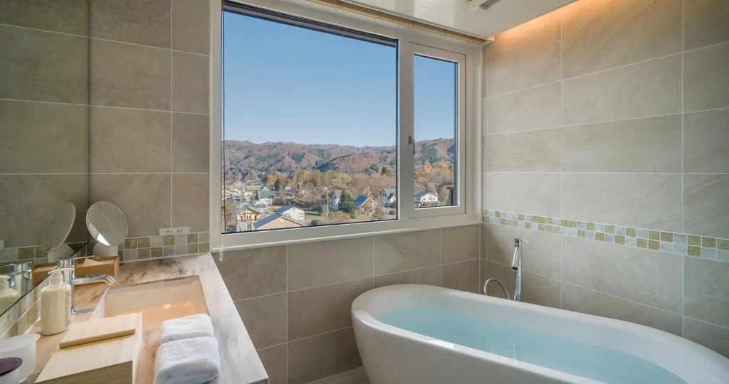 HOTEL LA VIGNE HAKUBA by Onko Chishin