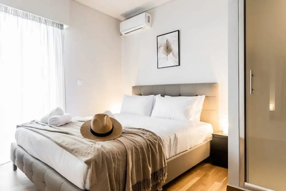Spacious and Sunlit Seaside Flat