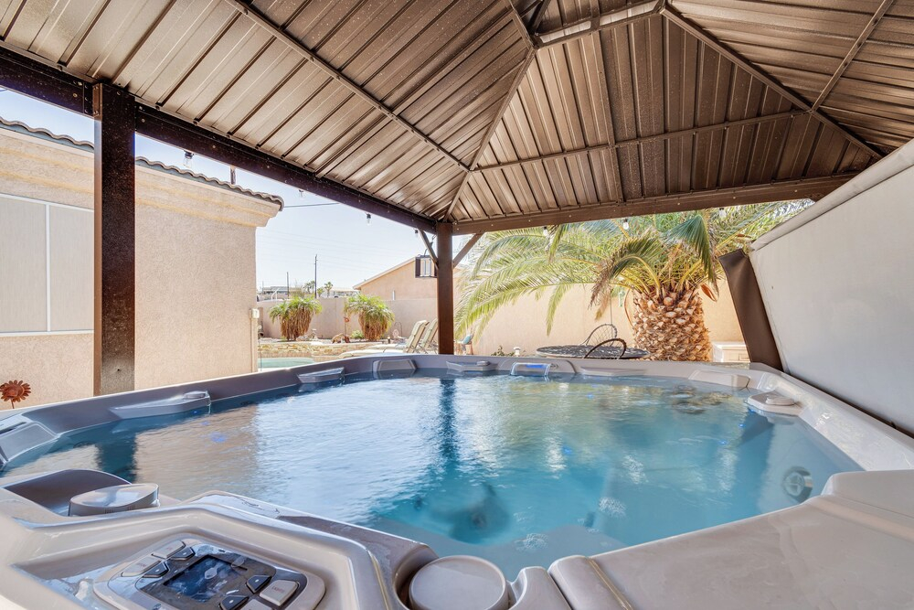 Lake Havasu City Escape: Patio, Pool + Grill!
