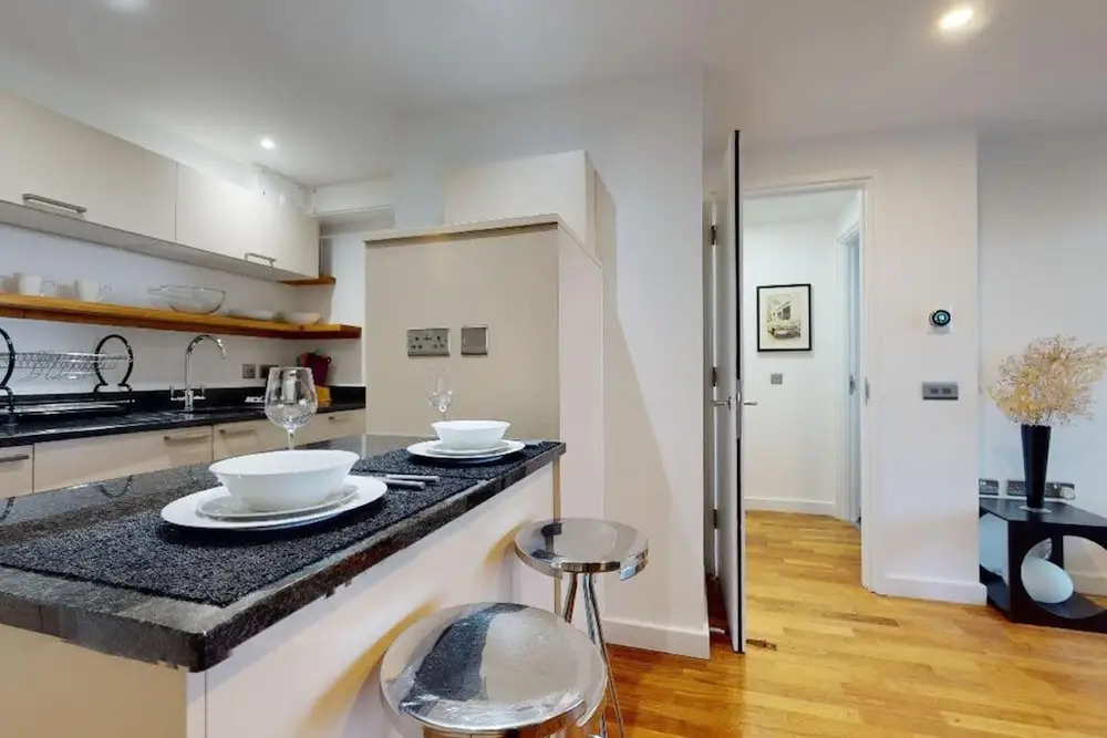 Short let - Penthouse Apartment With West-facing Terrace