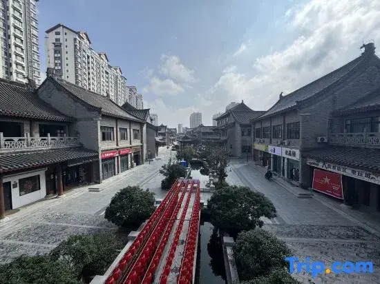 Moshang Qingju Hotel (Liangshan Longcheng Square Store)