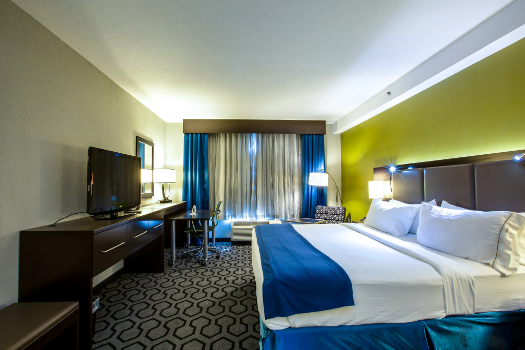Holiday Inn Express & Suites Charleston Arpt-Conv Ctr Area by IHG