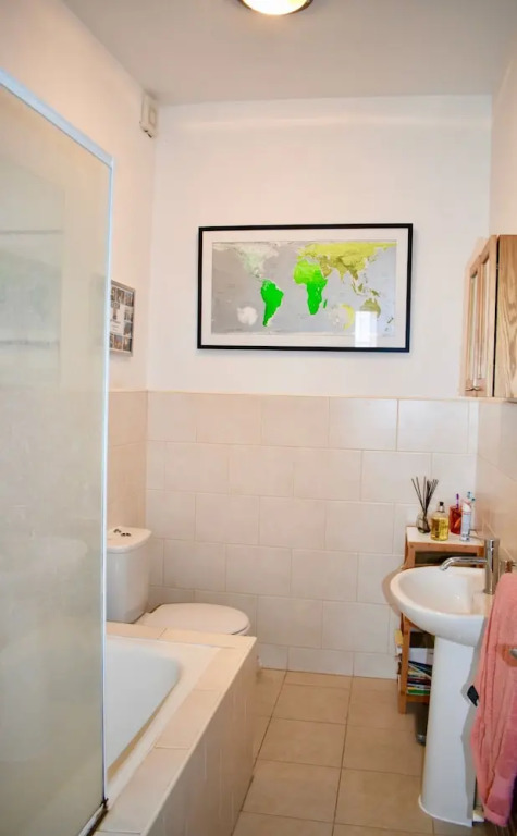 Bright 2 Bedroom Home