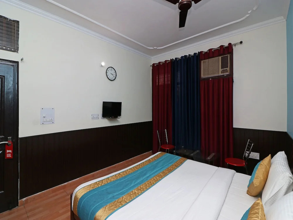 OYO 13195 The Abodes Guest house