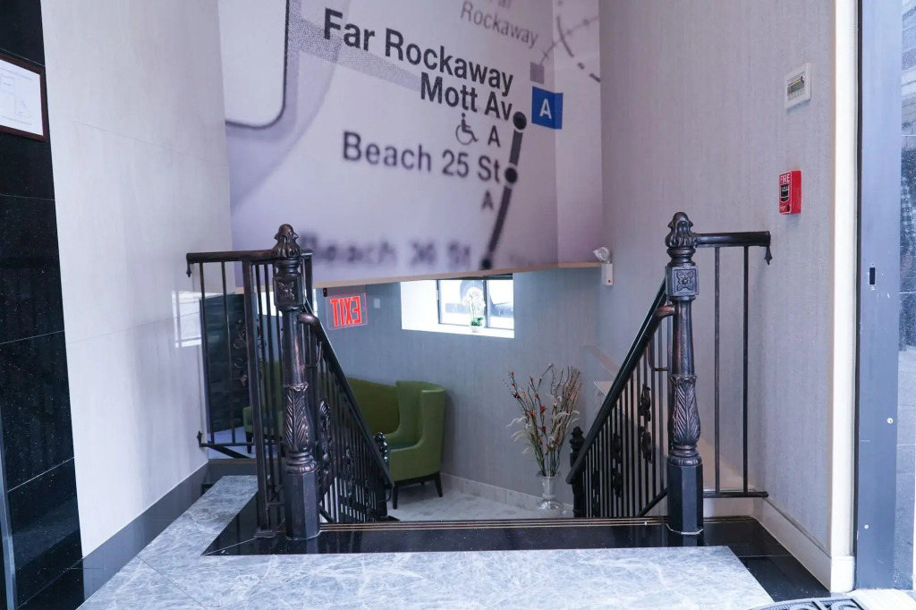 Hotel Mint JFK Airport